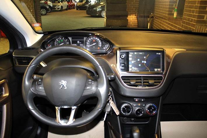 Grå Peugeot 2008 fra 2014