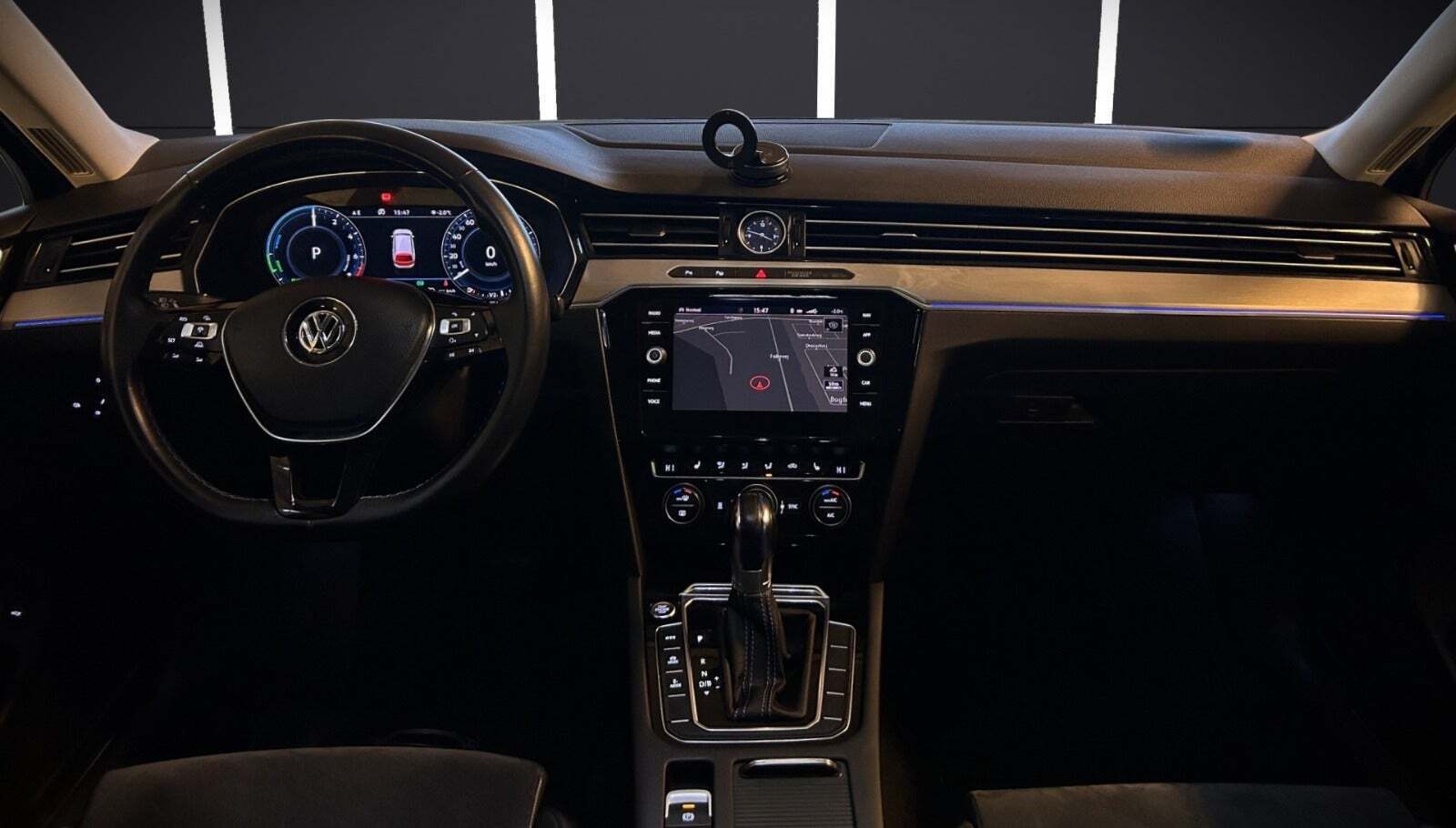 Grå VW Passat fra 2018