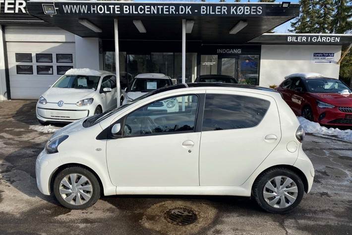 Hvid Toyota Aygo fra 2012