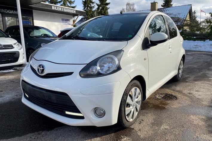 Hvid Toyota Aygo fra 2012