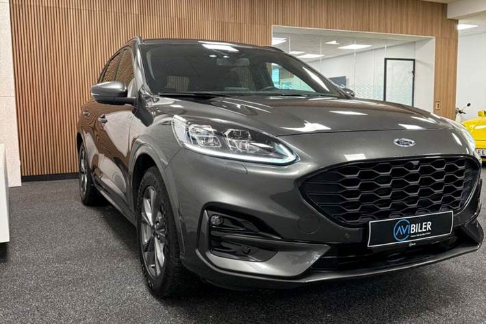 Grå Ford Kuga fra 2021