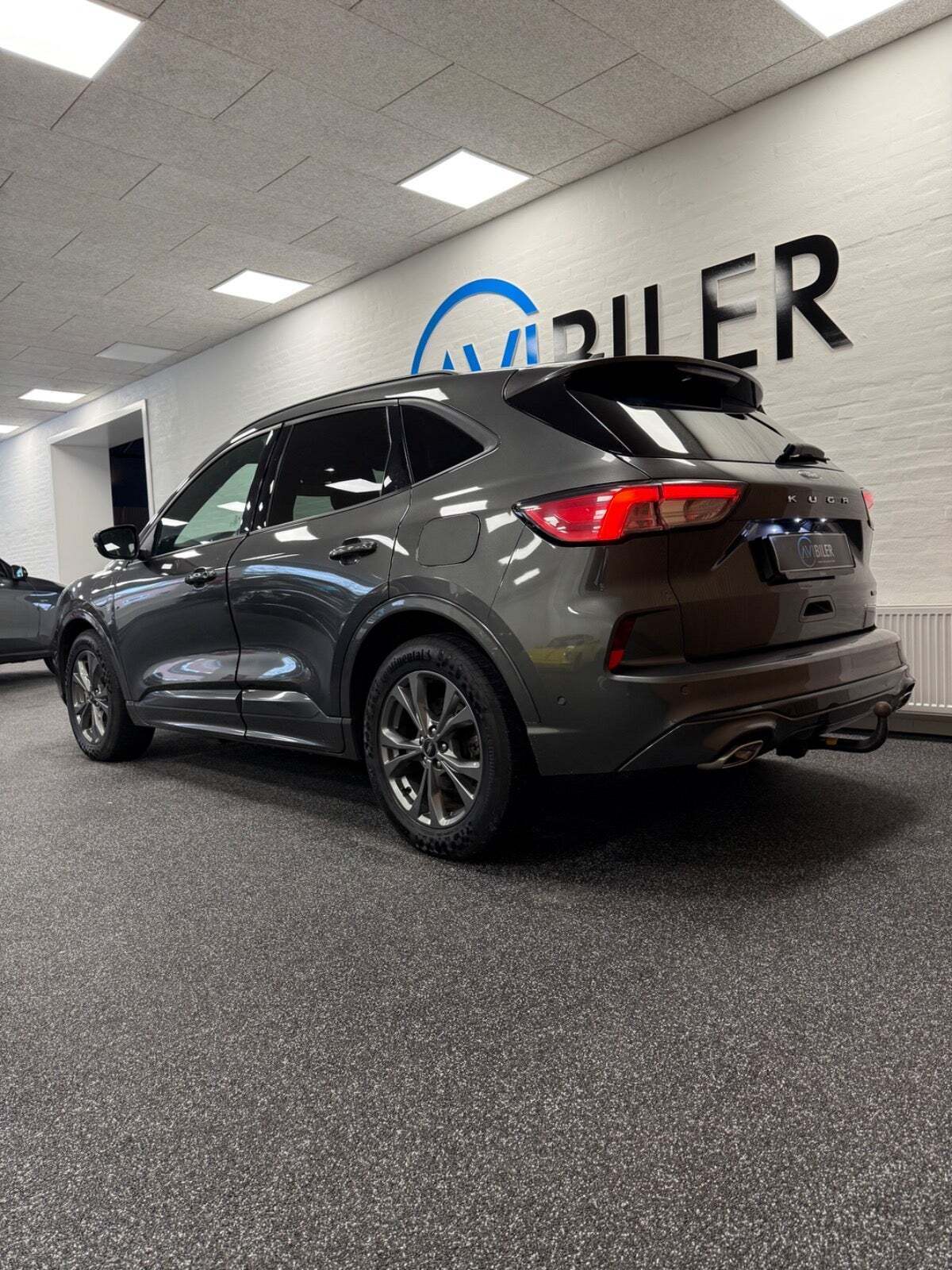 Grå Ford Kuga fra 2021