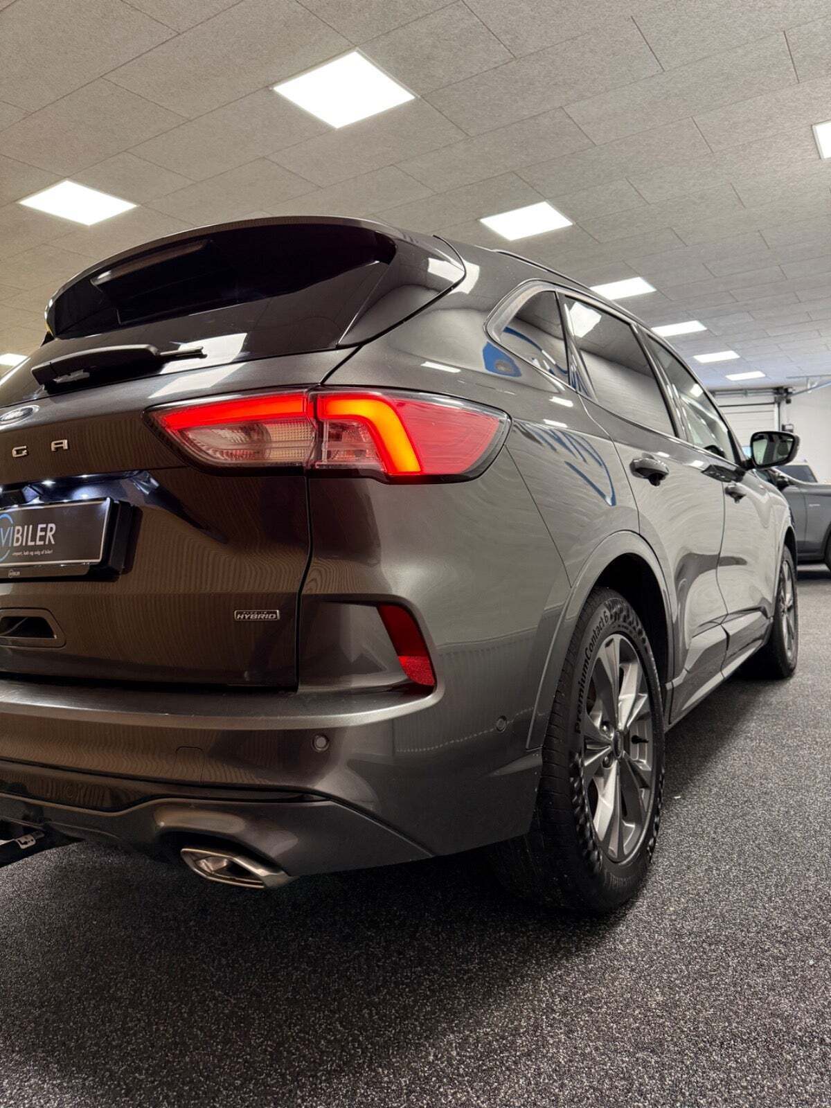 Grå Ford Kuga fra 2021