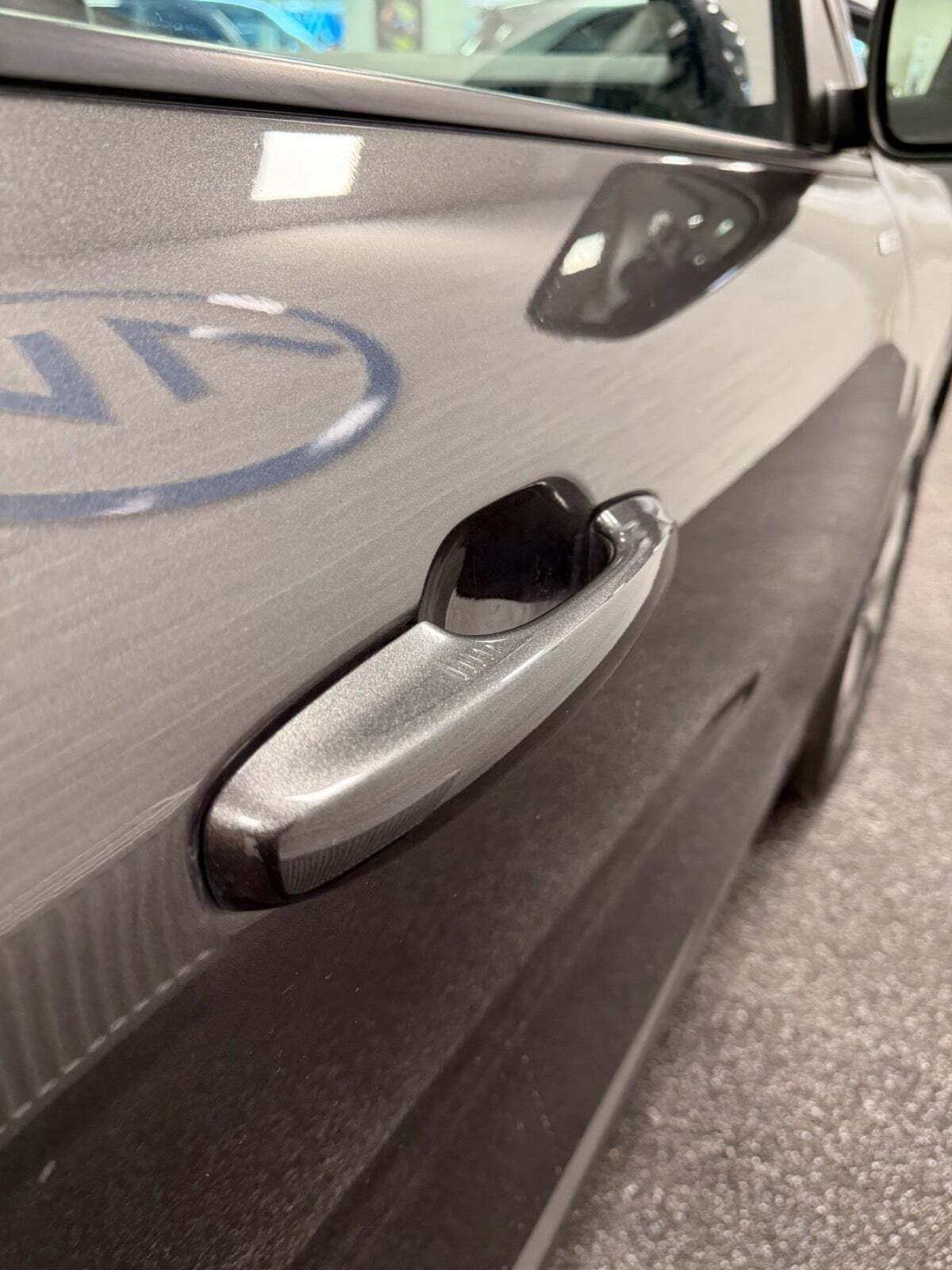 Grå Ford Kuga fra 2021
