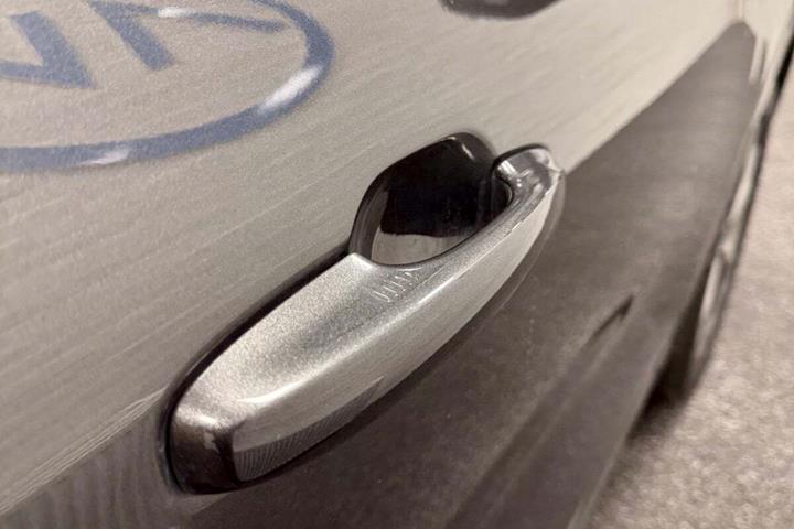 Grå Ford Kuga fra 2021