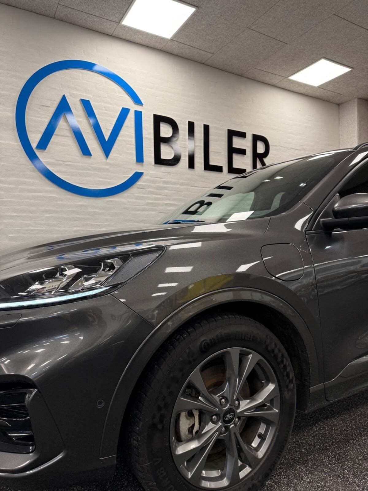 Grå Ford Kuga fra 2021