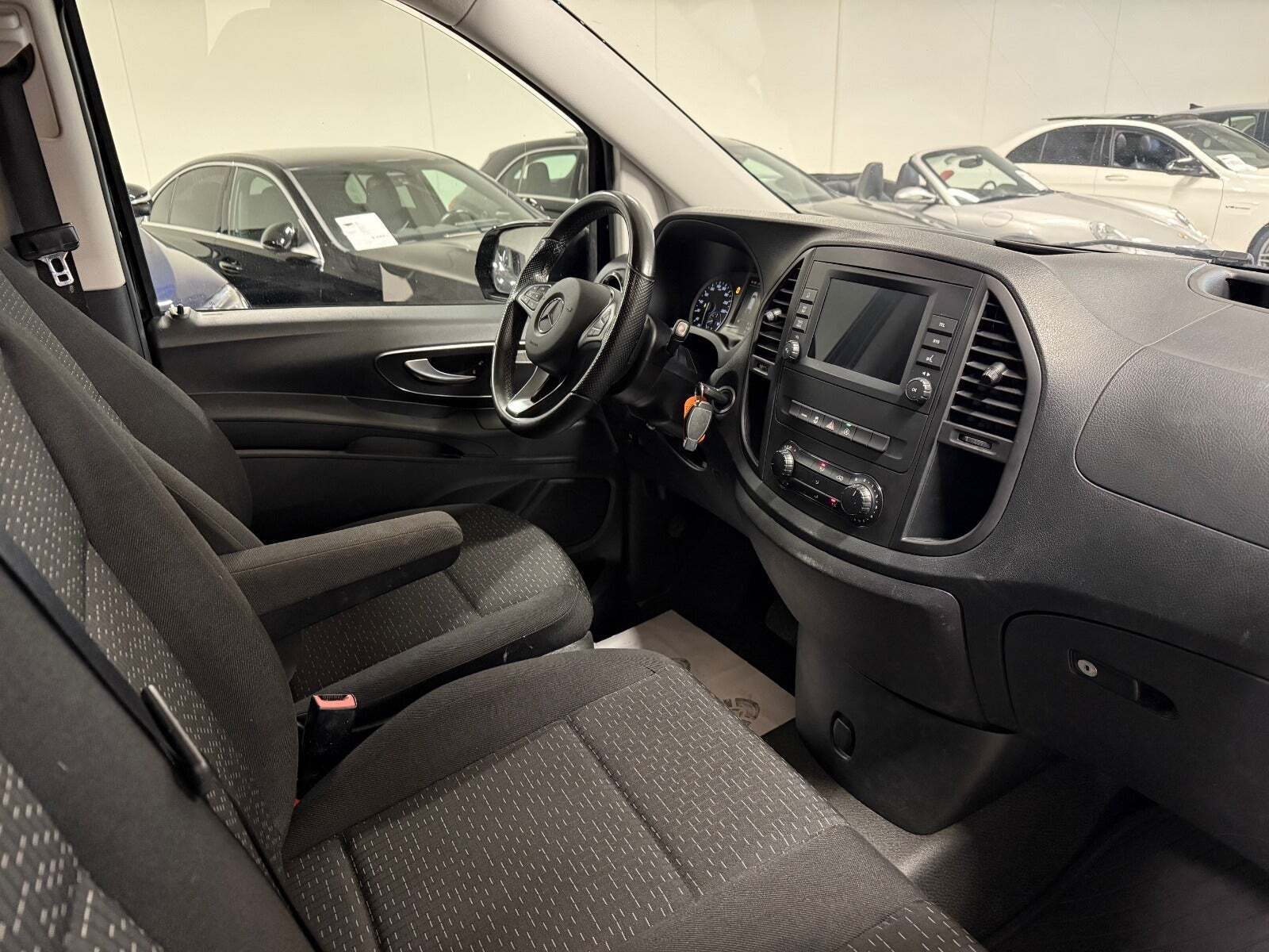 Sort Mercedes Vito 114 fra 2021