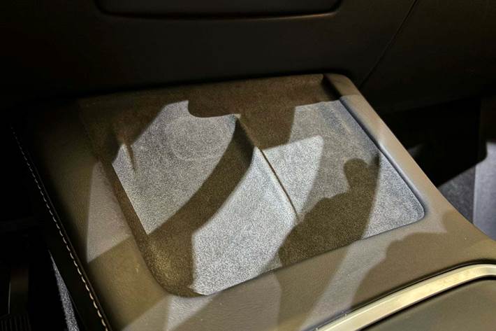 Sort Tesla Model Y fra 2023