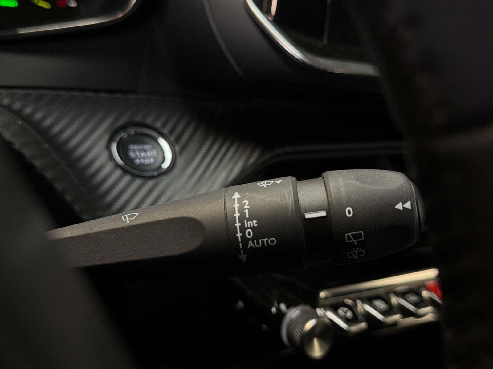 Sort Peugeot e-208 fra 2021