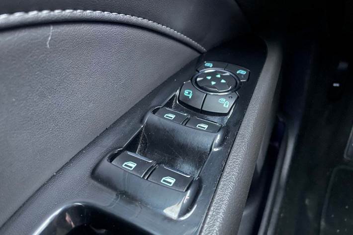 Grå Ford Mondeo fra 2015