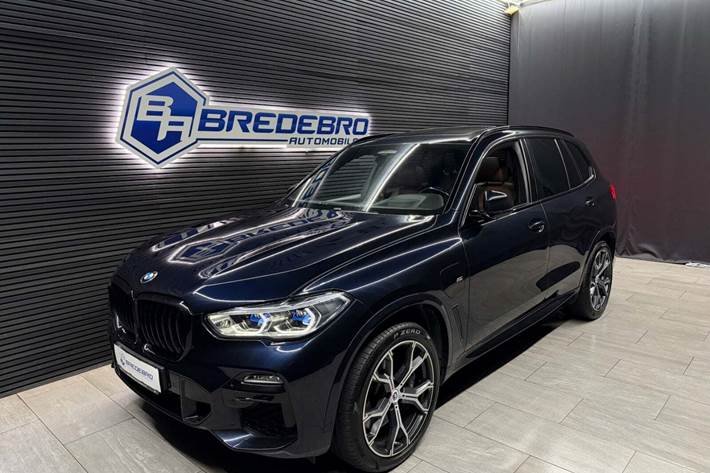 Sort BMW X5 fra 2021 set udefra
