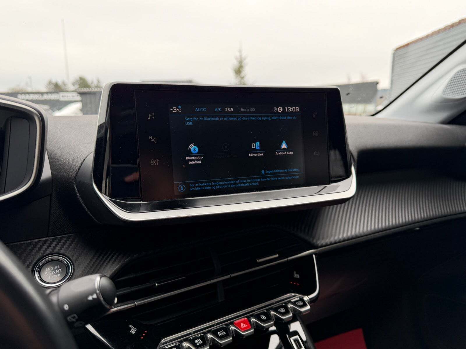 Gul Peugeot 208 fra 2020