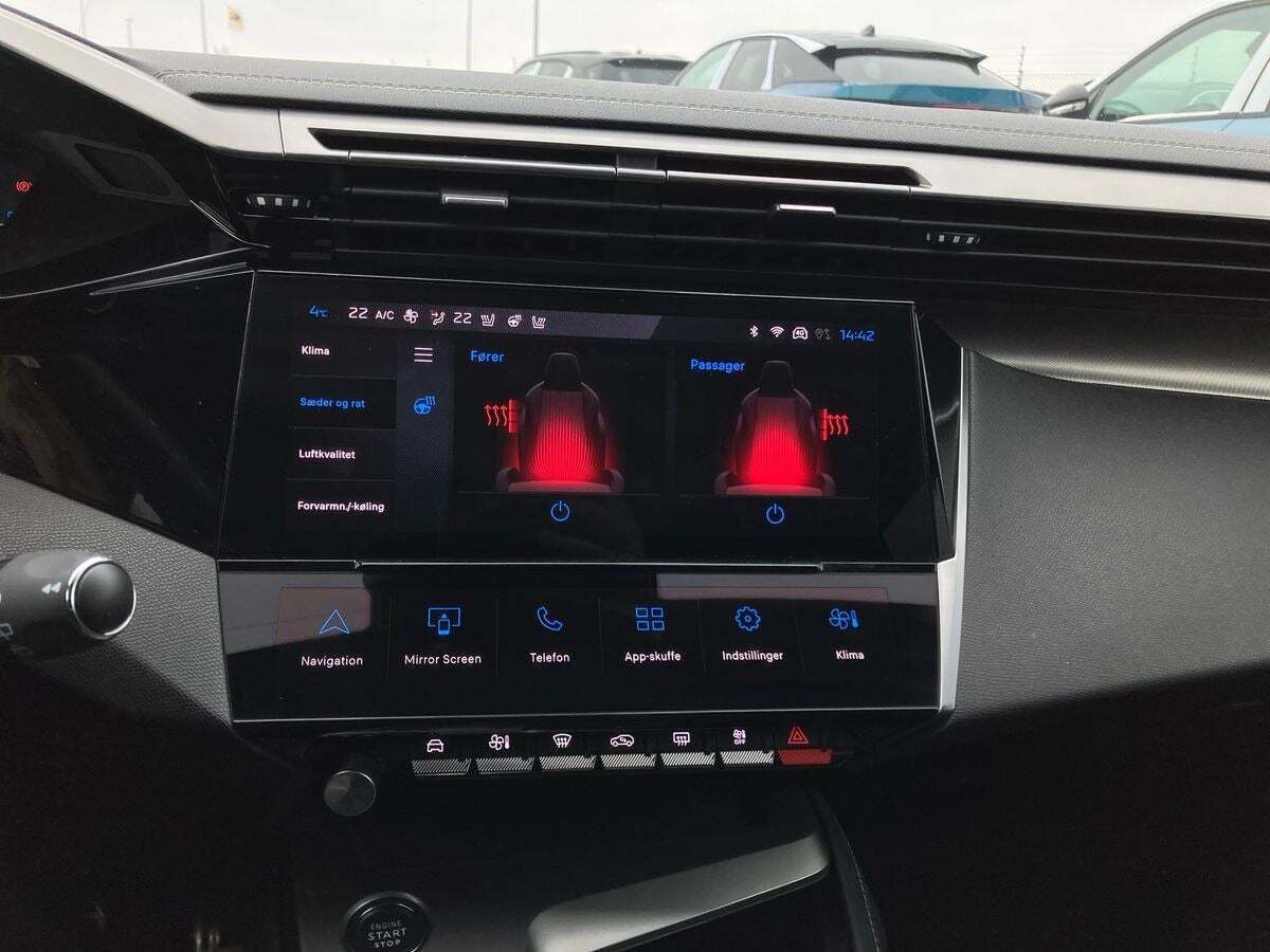 Sølv Peugeot E-308 fra 2024