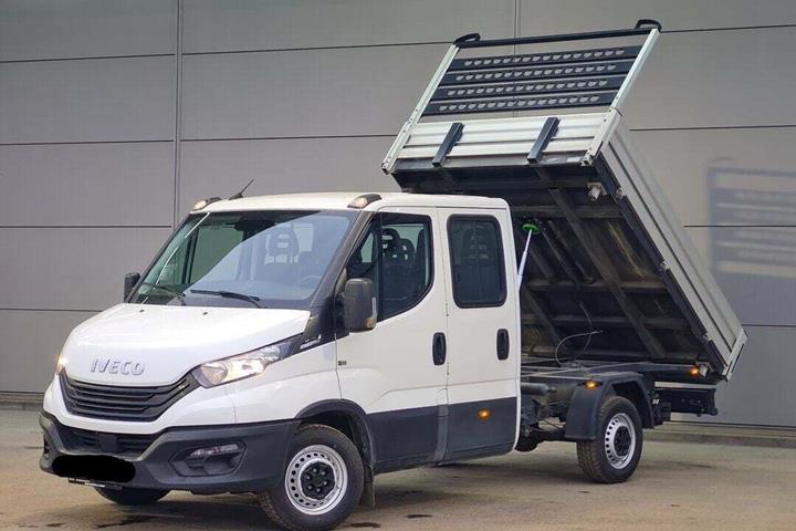 Hvid Iveco Daily fra 2023