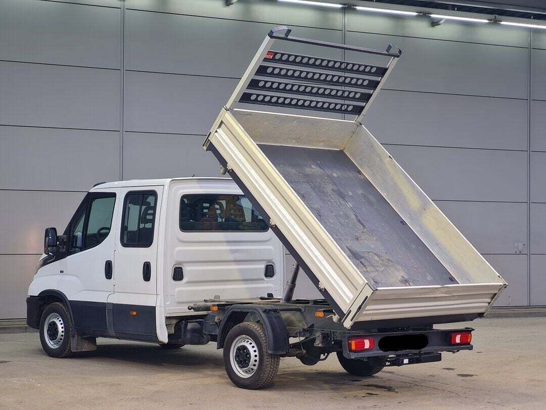 Hvid Iveco Daily fra 2023
