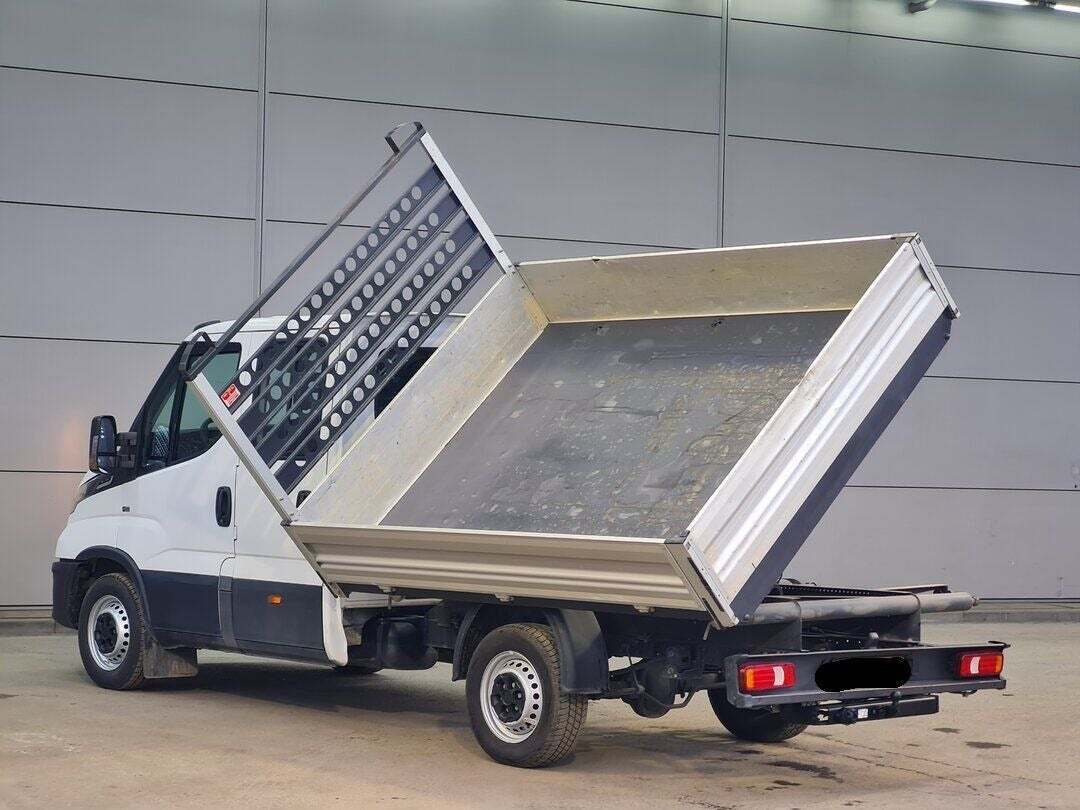 Hvid Iveco Daily fra 2023