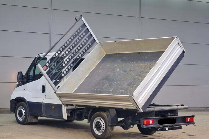 Hvid Iveco Daily fra 2023