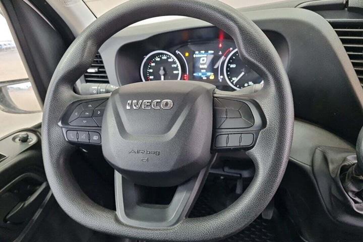 Hvid Iveco Daily fra 2023