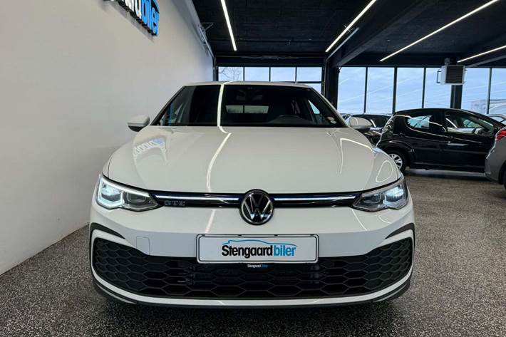 Hvid VW Golf VIII fra 2021