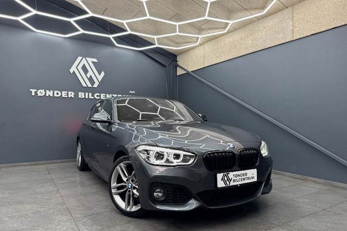 Grå BMW 118i fra 2019 set udefra