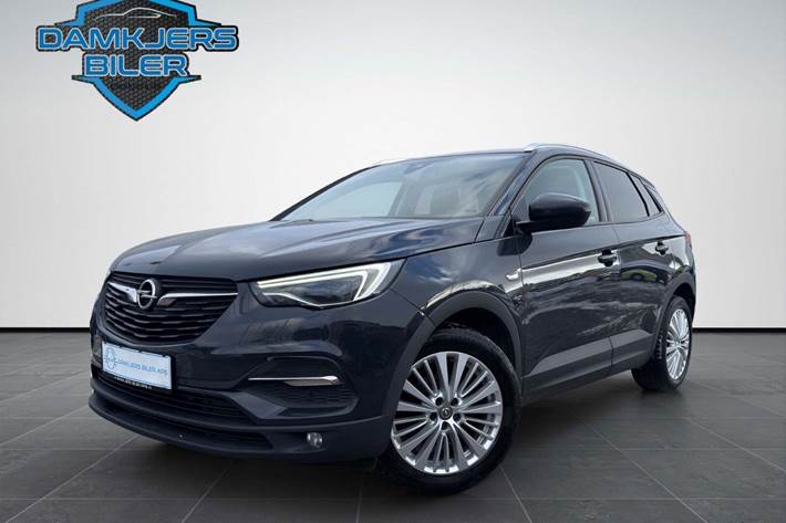 Blå Opel Grandland X fra 2018 set udefra