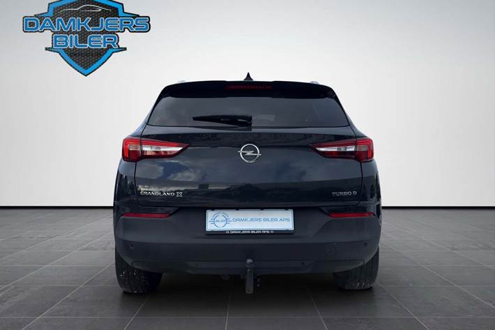 Blå Opel Grandland X fra 2018