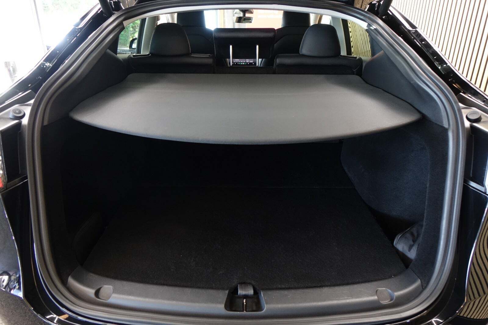 Sort Tesla Model Y fra 2022