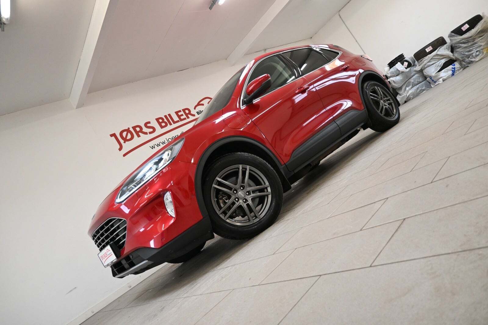 Rød Ford Kuga fra 2020