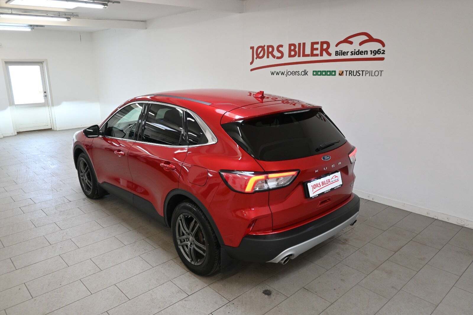 Rød Ford Kuga fra 2020