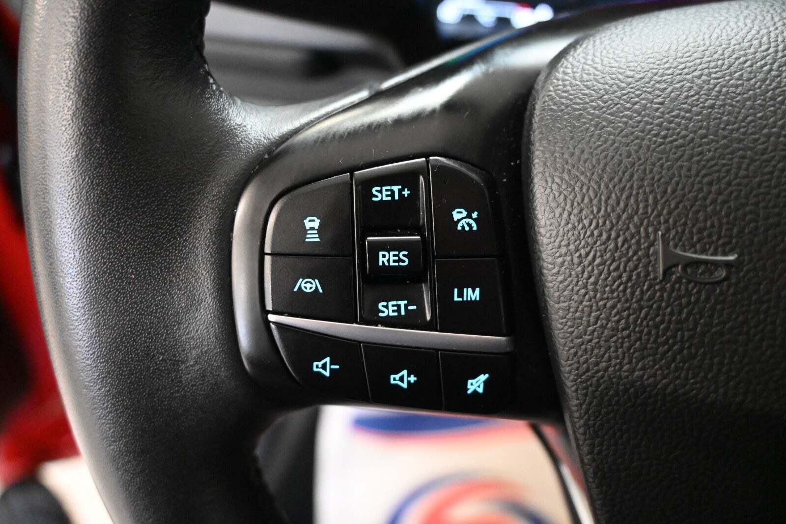 Rød Ford Kuga fra 2020