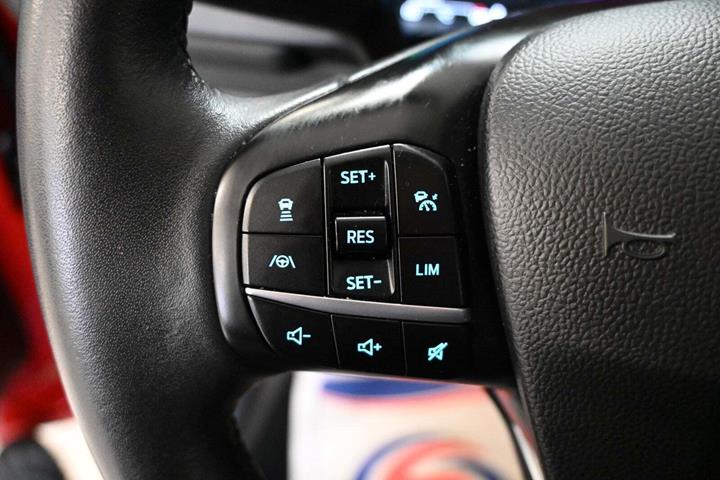 Rød Ford Kuga fra 2020