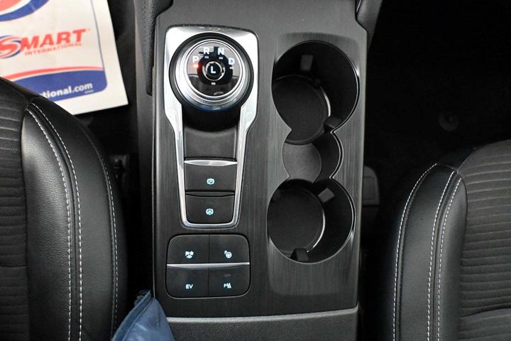 Rød Ford Kuga fra 2020