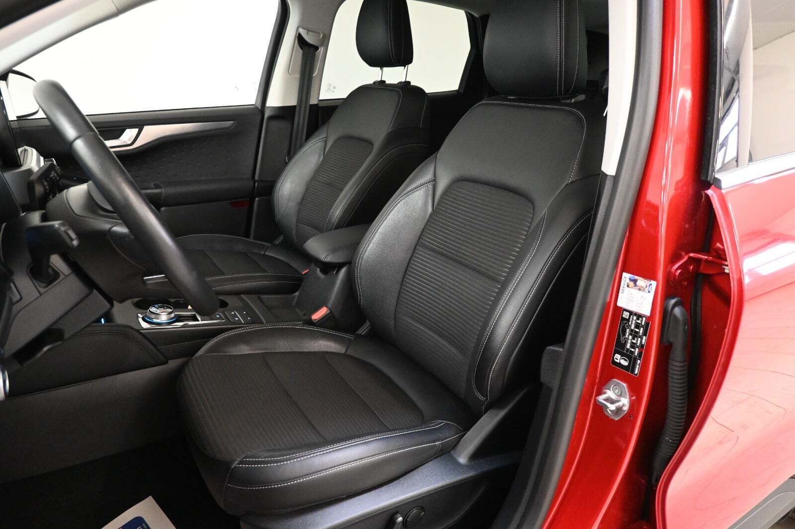 Rød Ford Kuga fra 2020