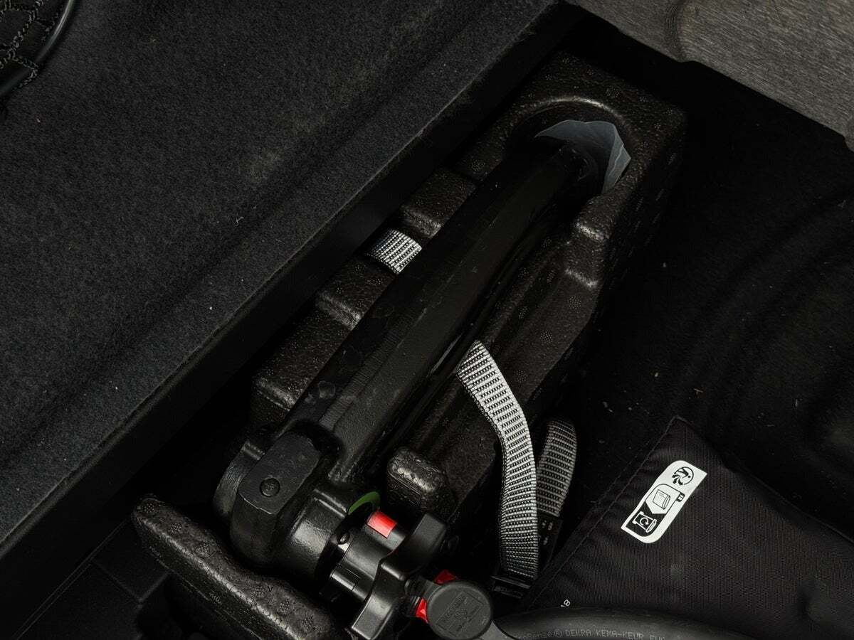 Grå Audi Q8 e-tron fra 2024