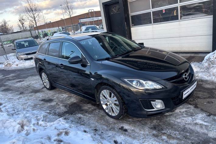 Sort Mazda 6 fra 2009 set udefra