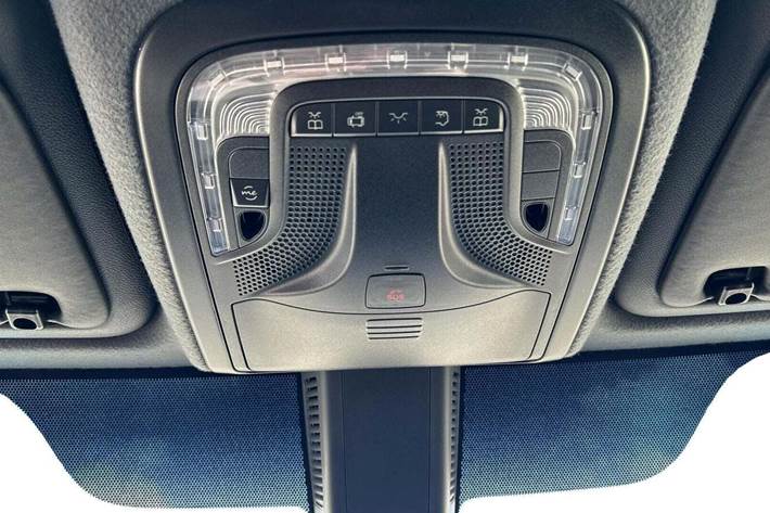 Hvid Mercedes Sprinter 317 fra 2024