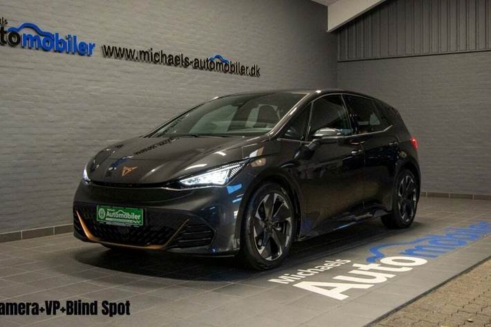 Grå Cupra Born fra 2023 set udefra