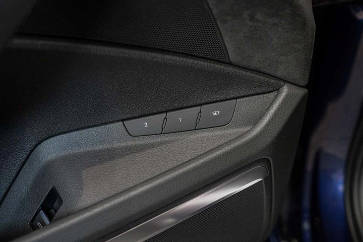 Blå Audi e-tron fra 2020