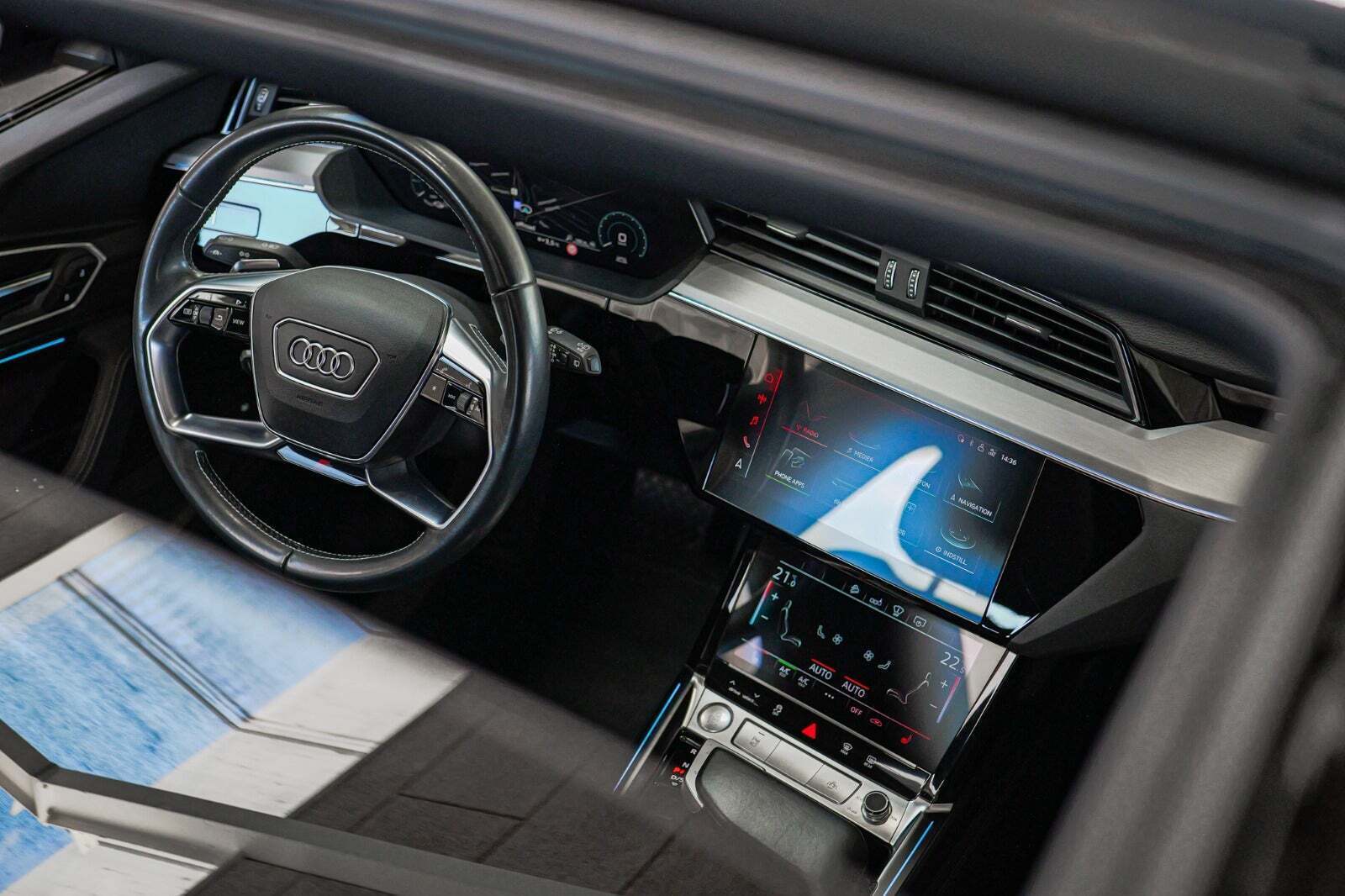 Audi e-tron 55 quattro, 408hp, 2020