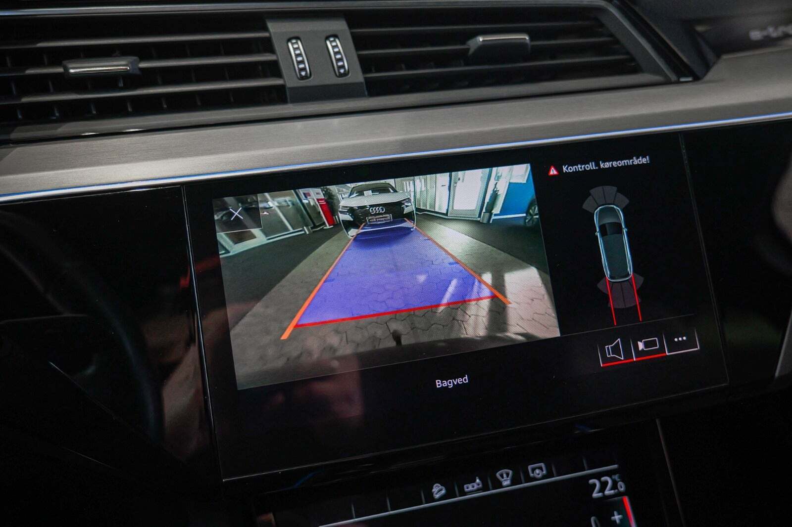 Audi e-tron 55 quattro, 408hp, 2020