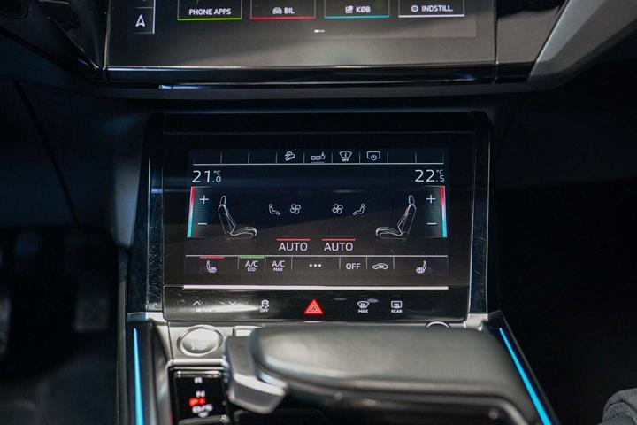 Blå Audi e-tron fra 2020