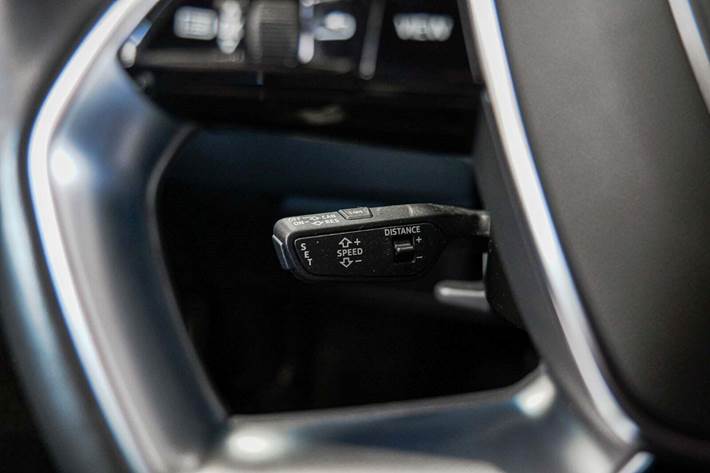 Blå Audi e-tron fra 2020