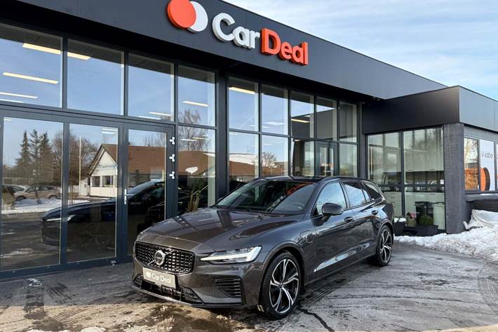 Grå Volvo V60 fra 2023