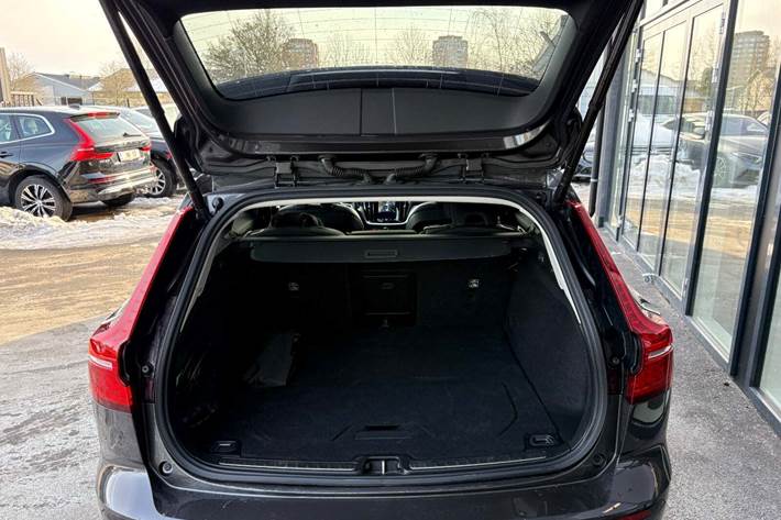 Grå Volvo V60 fra 2023