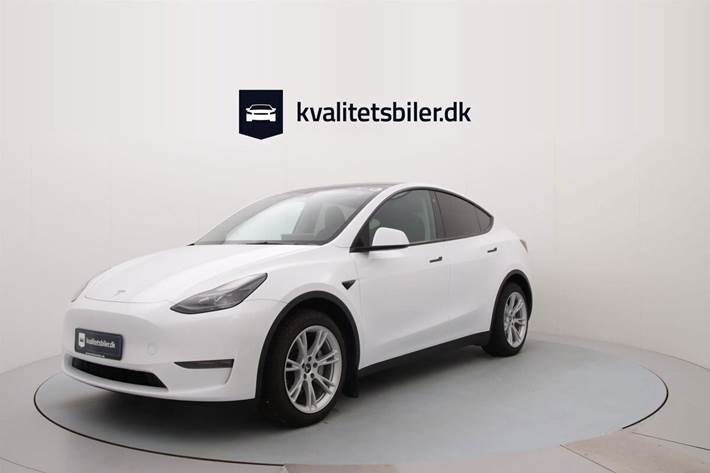 Hvid Tesla Model Y fra 2023