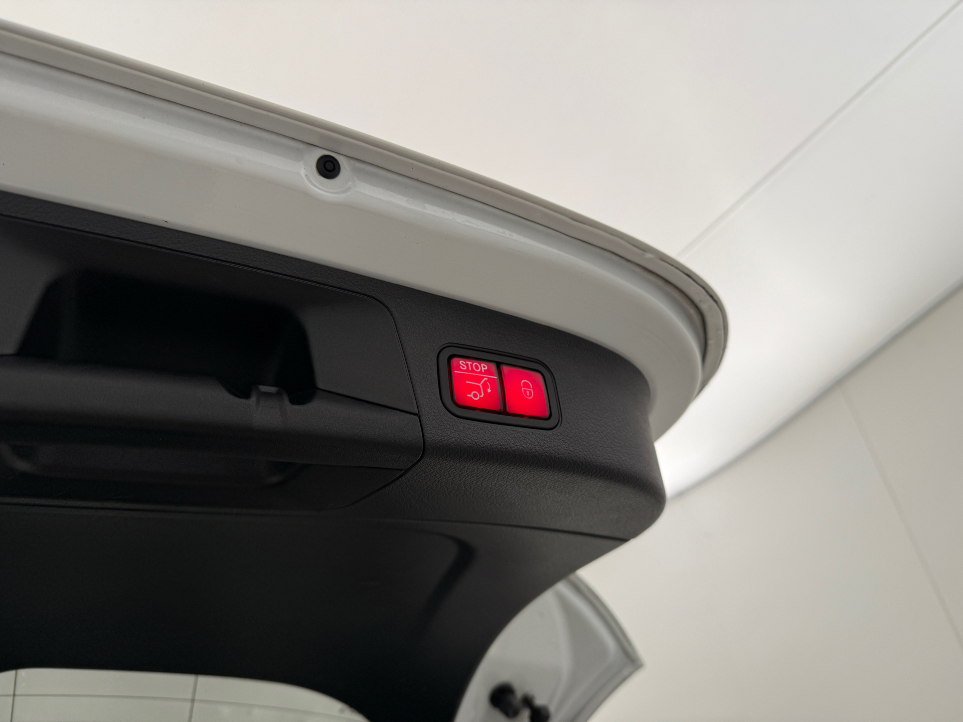 Hvid Mercedes EQA 250 fra 2022