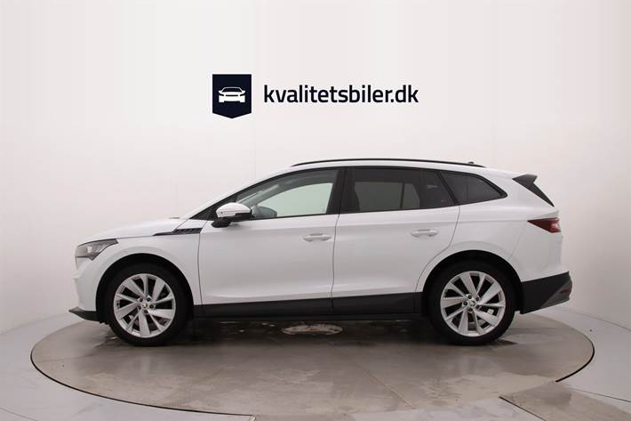 Hvid Skoda Enyaq fra 2023