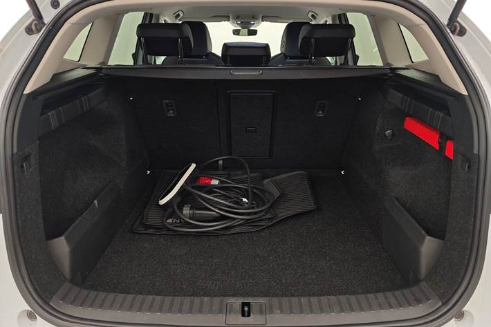 Hvid Skoda Enyaq fra 2023