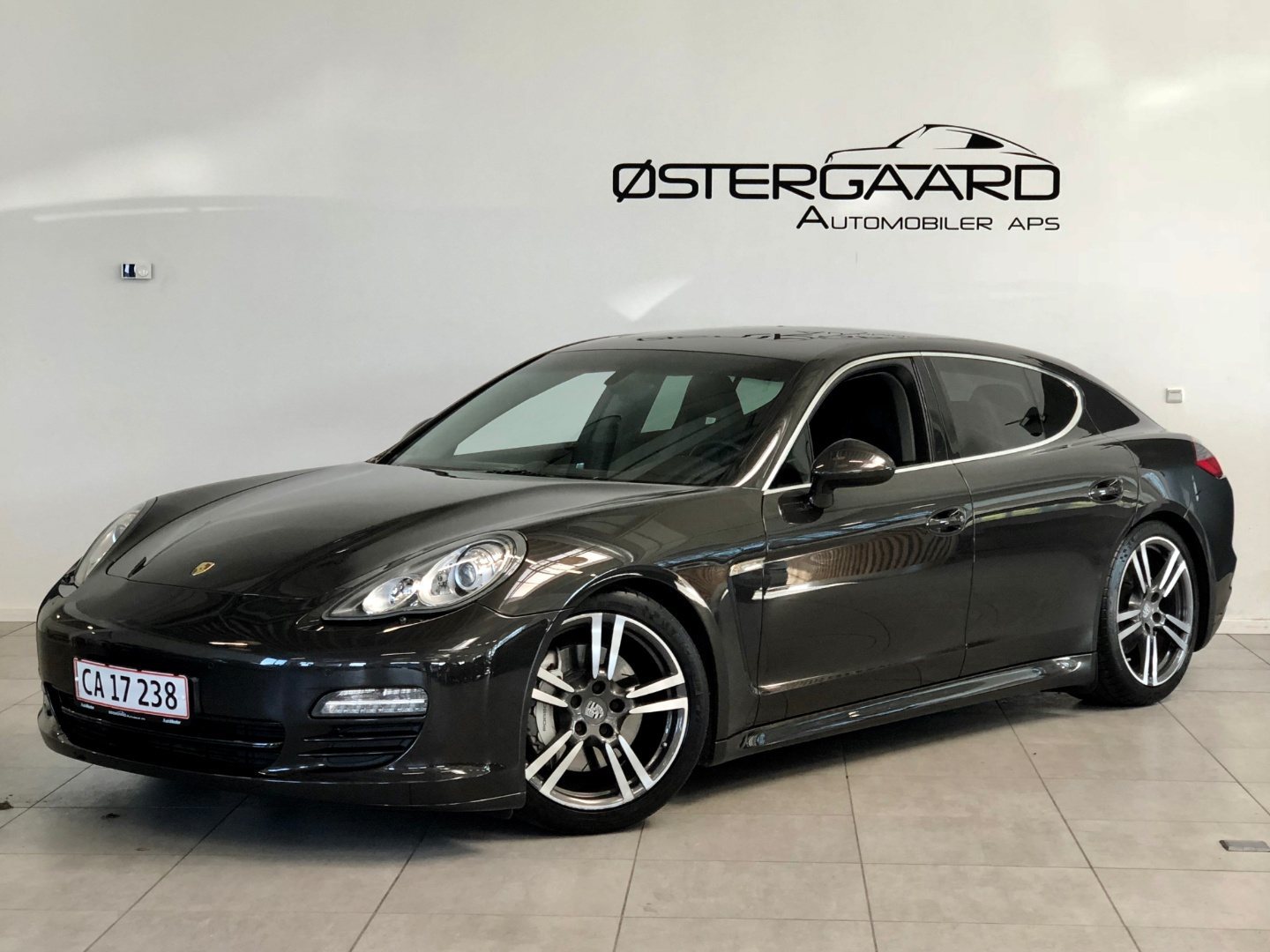 Brun Porsche Panamera 4S fra 2011