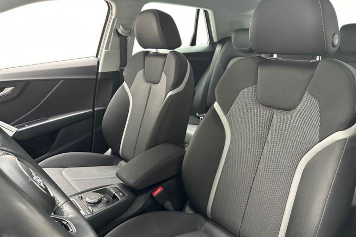 Grå Audi Q2 fra 2020